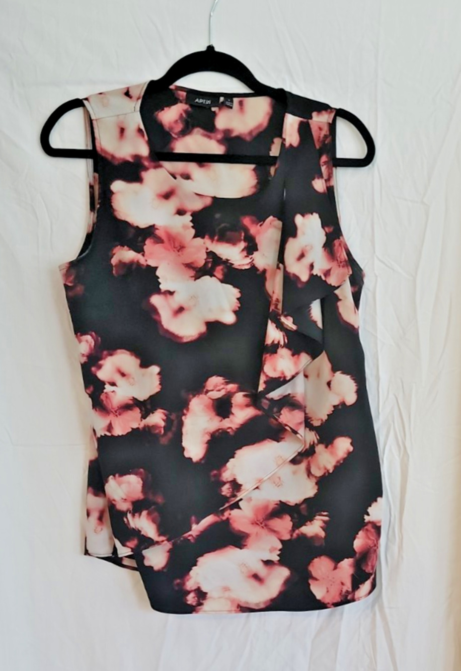 Apt 9 ruffled sleeveless floral top! Womens size large!